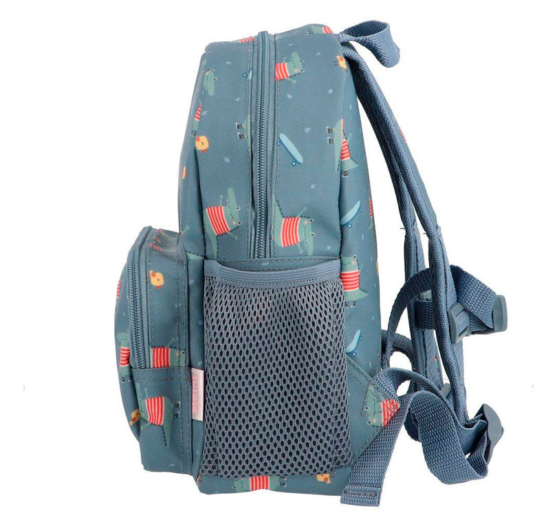 Mochila Infantil Croc Personalizable es perfecta para esos pequeños aventureros en su regreso a clases!&nbsp; esta mochila es un must-have para llevar a la escuela;  El tamaño pequeño es perfecto para llevar una muda y puede ser personalizado con su nombre. Además, cuenta con un bolsillo frontal para llevar cómodamente su juguete favorito vista lateral