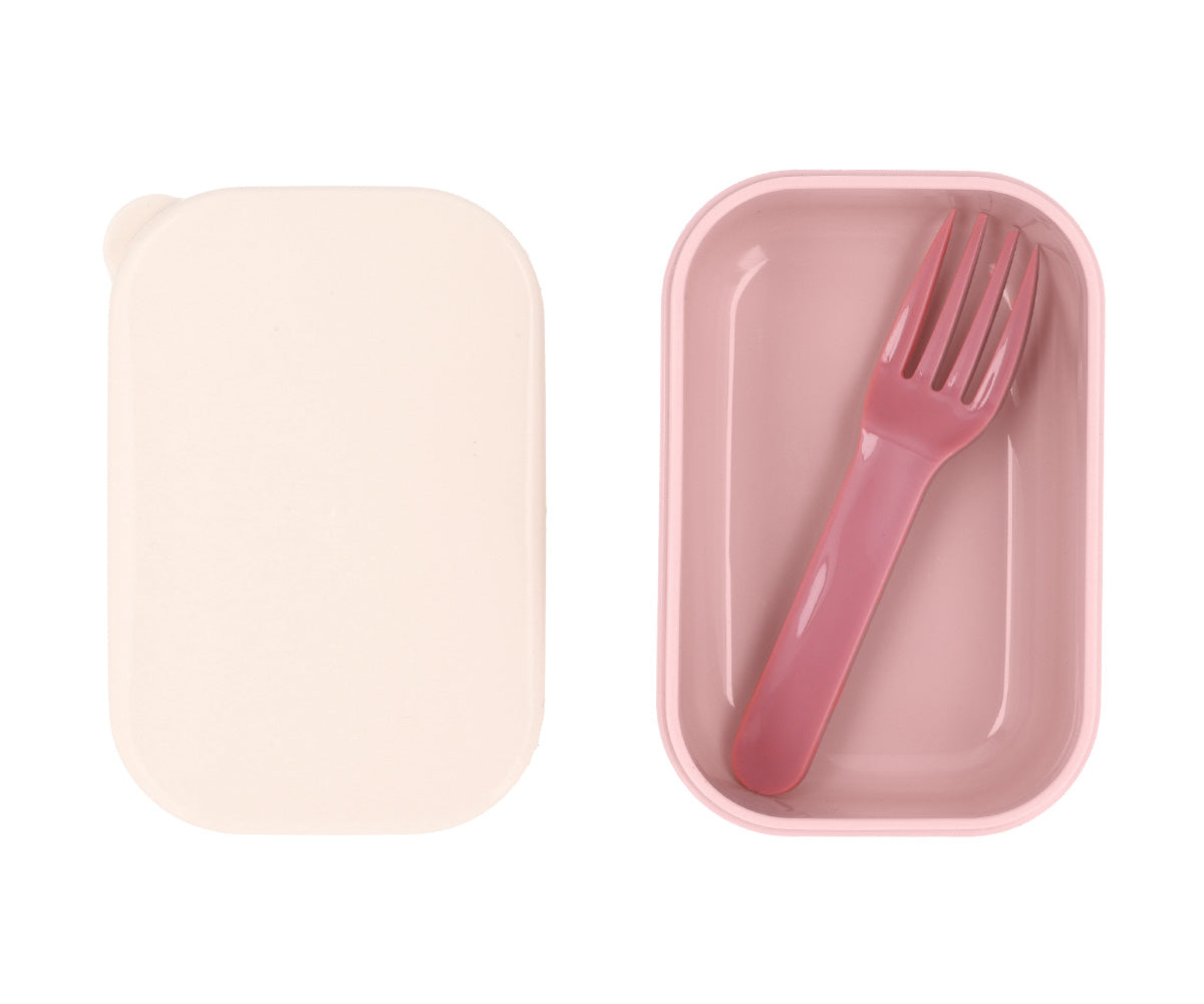 Caja de Almuerzo Bento Blossom Birds (Pájaros) de Tutete es la solución perfecta para organizar el menú diario de los más pequeños. Gracias a su capacidad de 500ml y su cajita interior extraíble, podrás separar los alimentos de forma cómoda, manteniendo la comida fresca y apetitosa. 