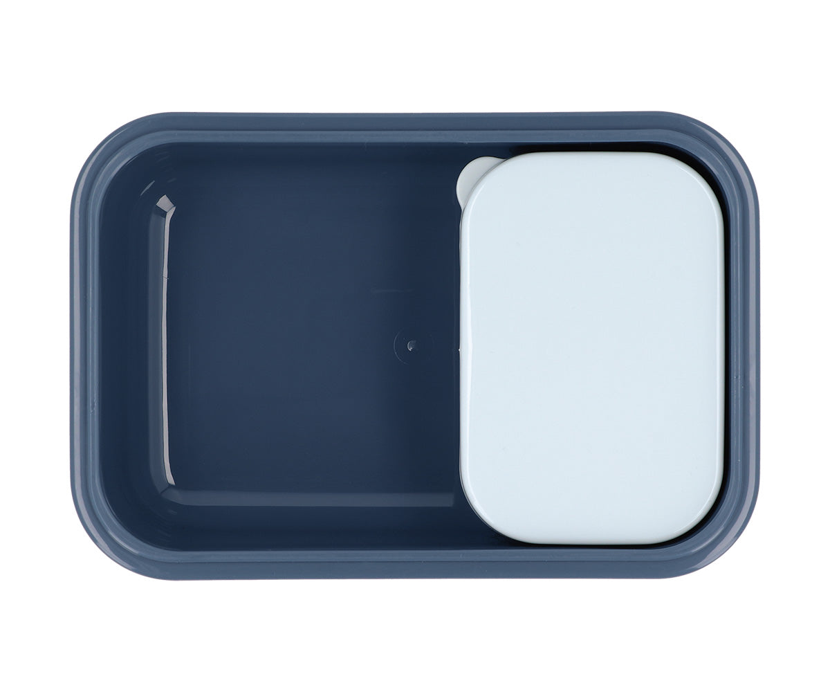 Caja de Almuerzo Bento Pandas in Space de Tutete es la solución perfecta para organizar el menú diario de los más pequeños. Gracias a su capacidad de 500ml y su cajita interior extraíble, podrás separar los alimentos de forma cómoda, manteniendo la comida fresca y apetitosa