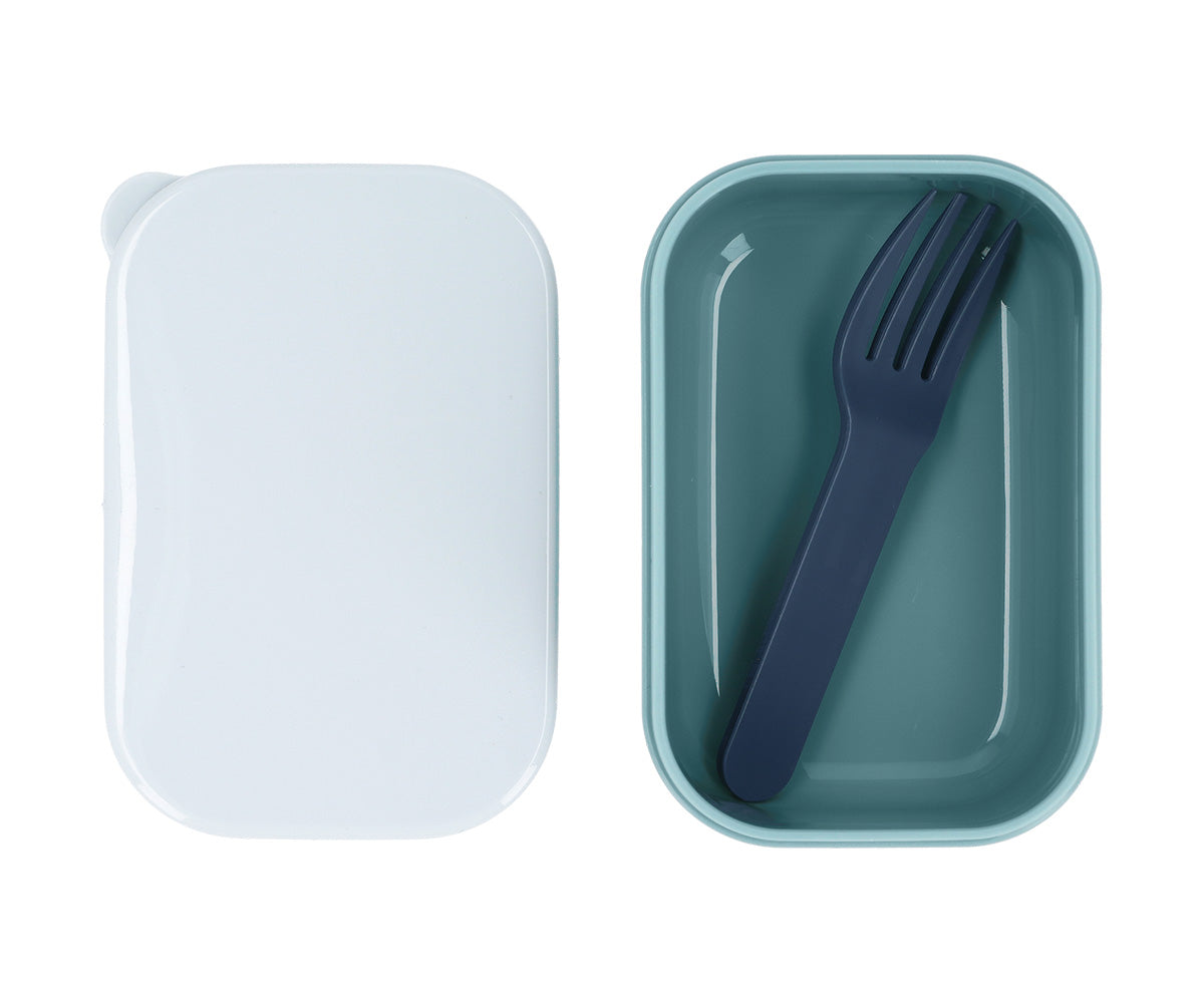 Caja de Almuerzo Bento Pandas in Space de Tutete es la solución perfecta para organizar el menú diario de los más pequeños. Gracias a su capacidad de 500ml y su cajita interior extraíble, podrás separar los alimentos de forma cómoda, manteniendo la comida fresca y apetitosa