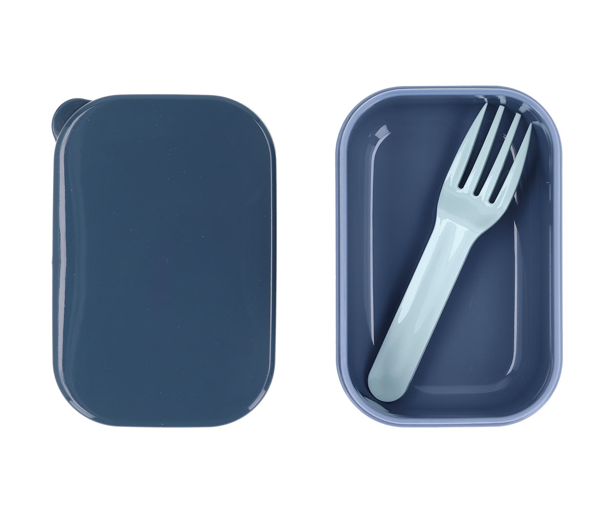  La Caja de Almuerzo Bento Planes (Aviones) de Tutete es la solución perfecta para organizar el menú diario de los más pequeños. Gracias a su capacidad de 500ml y su cajita interior extraíble, podrás separar los alimentos de forma cómoda, manteniendo la comida fresca y apetitosa. Además, puedes añadir una pegatina vinílica personalizada para identificarla en el cole. 