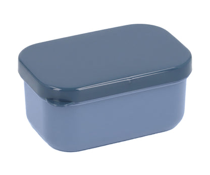  La Caja de Almuerzo Bento Planes (Aviones) de Tutete es la solución perfecta para organizar el menú diario de los más pequeños. Gracias a su capacidad de 500ml y su cajita interior extraíble, podrás separar los alimentos de forma cómoda, manteniendo la comida fresca y apetitosa. Además, puedes añadir una pegatina vinílica personalizada para identificarla en el cole. 
