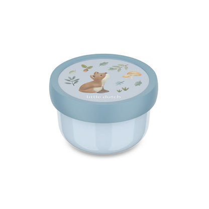  pequeña joya de la colección Forest friends de Little Dutch x Mepal es perfecta para los snacks saludables de los peques, ya sea para la guarde, el cole o las excursiones. 🧃🍇

Su tamaño es ideal para llevar 1 o 2 piezas de fruta cortadas, viene con un mini tenedor, y lo mejor: ¡es 100% a prueba de fugas! 👌
Ligera, fácil de abrir y cerrar por manos pequeñas, y libre de BPA, es la combinación perfecta entre seguridad, diseño y practicidad. 