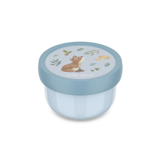  pequeña joya de la colección Forest friends de Little Dutch x Mepal es perfecta para los snacks saludables de los peques, ya sea para la guarde, el cole o las excursiones. 🧃🍇

Su tamaño es ideal para llevar 1 o 2 piezas de fruta cortadas, viene con un mini tenedor, y lo mejor: ¡es 100% a prueba de fugas! 👌
Ligera, fácil de abrir y cerrar por manos pequeñas, y libre de BPA, es la combinación perfecta entre seguridad, diseño y practicidad. 