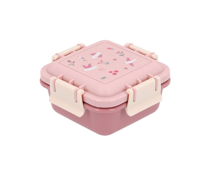  Cajita de Almuerzo Blossom Birds (Pájaros) de 380ml. Este portameriendas infantil pequeño es el accesorio perfecto para que los niños lleven su fruta o galletas bien protegidas al colegio, al parque o de excursión. Su tapa hermética previene cualquier derrame accidental, manteniendo los alimentos frescos y listos para comer. 