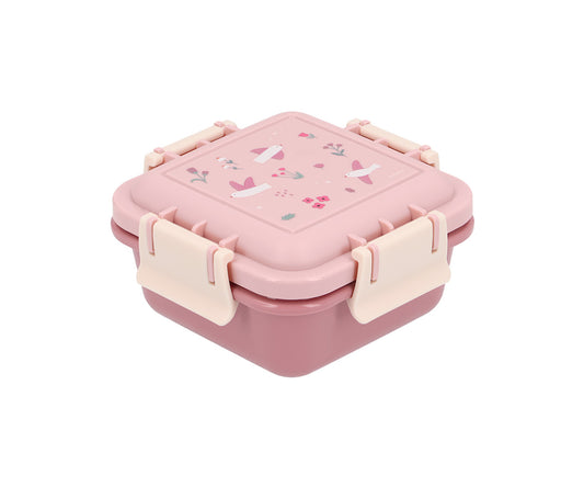  Cajita de Almuerzo Blossom Birds (Pájaros) de 380ml. Este portameriendas infantil pequeño es el accesorio perfecto para que los niños lleven su fruta o galletas bien protegidas al colegio, al parque o de excursión. Su tapa hermética previene cualquier derrame accidental, manteniendo los alimentos frescos y listos para comer. 