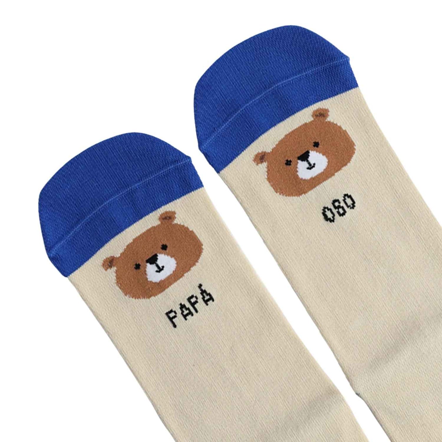 Compra los calcetines "Papá Oso" en Mano de Santa. Algodón premium fabricado en España, diseño tejido de alta resistencia y máxima comodidad. ¡El regalo perfecto para papá!