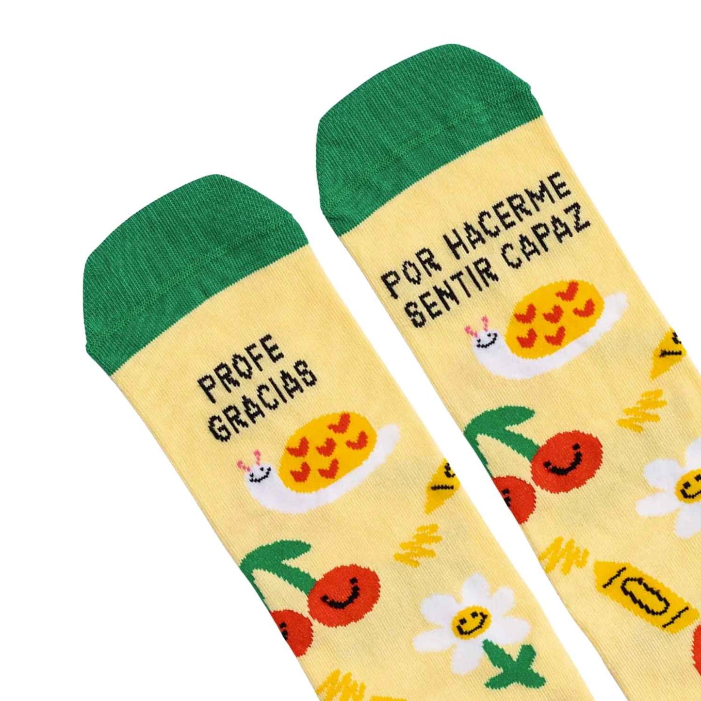 CALCETINES "PROFE, GRACIAS POR HACERME SENTIR CAPAZ": El regalo con más pasos de cariño

🍎 Reconocimiento con Estilo: El detalle perfecto para esos profesores que dejan huella y se merecen todo el agradecimiento del mundo.

🧶 Algodón de Máxima Calidad: Tejidos en Valencia con un mínimo de 75% de algodón, garantizando suavidad, frescura y una comodidad superior.