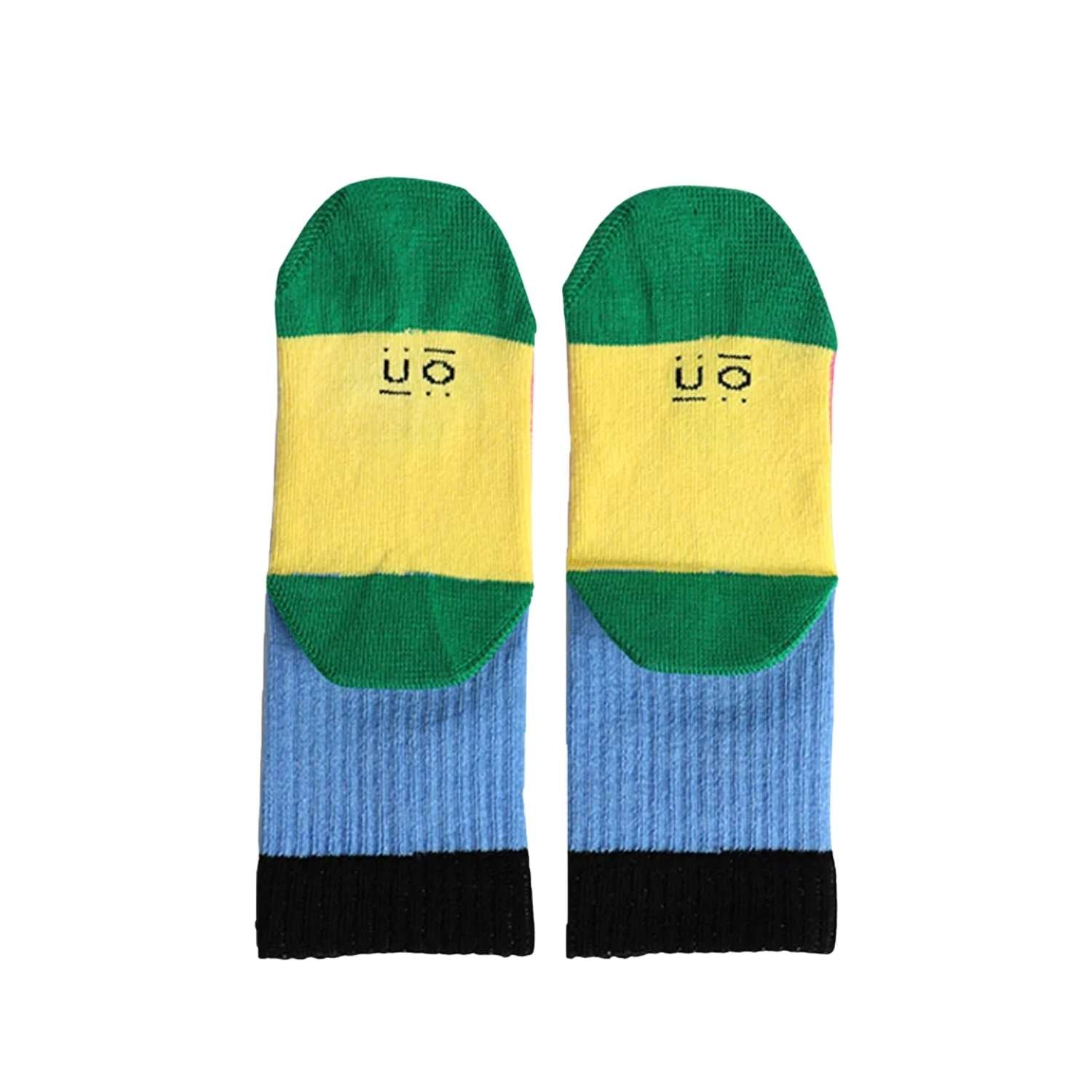 Descubre los calcetines infantiles Mini Fit de Mano de Santa. Algodón premium certificado, mensajes tejidos y diseños divertidos fabricados en España para todas las edades.