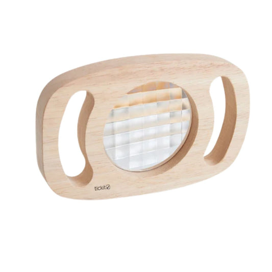 Panel Kaleidoscopio Easy Hold – Juego sensorial en madera FSC ✨🔍
Edad recomendada: +12 meses
Dimensiones: 18,5 x 12 x 2 cm (diámetro del inserto: 8 cm)
Incluye: 1 panel de madera con lente tipo caleidoscopio