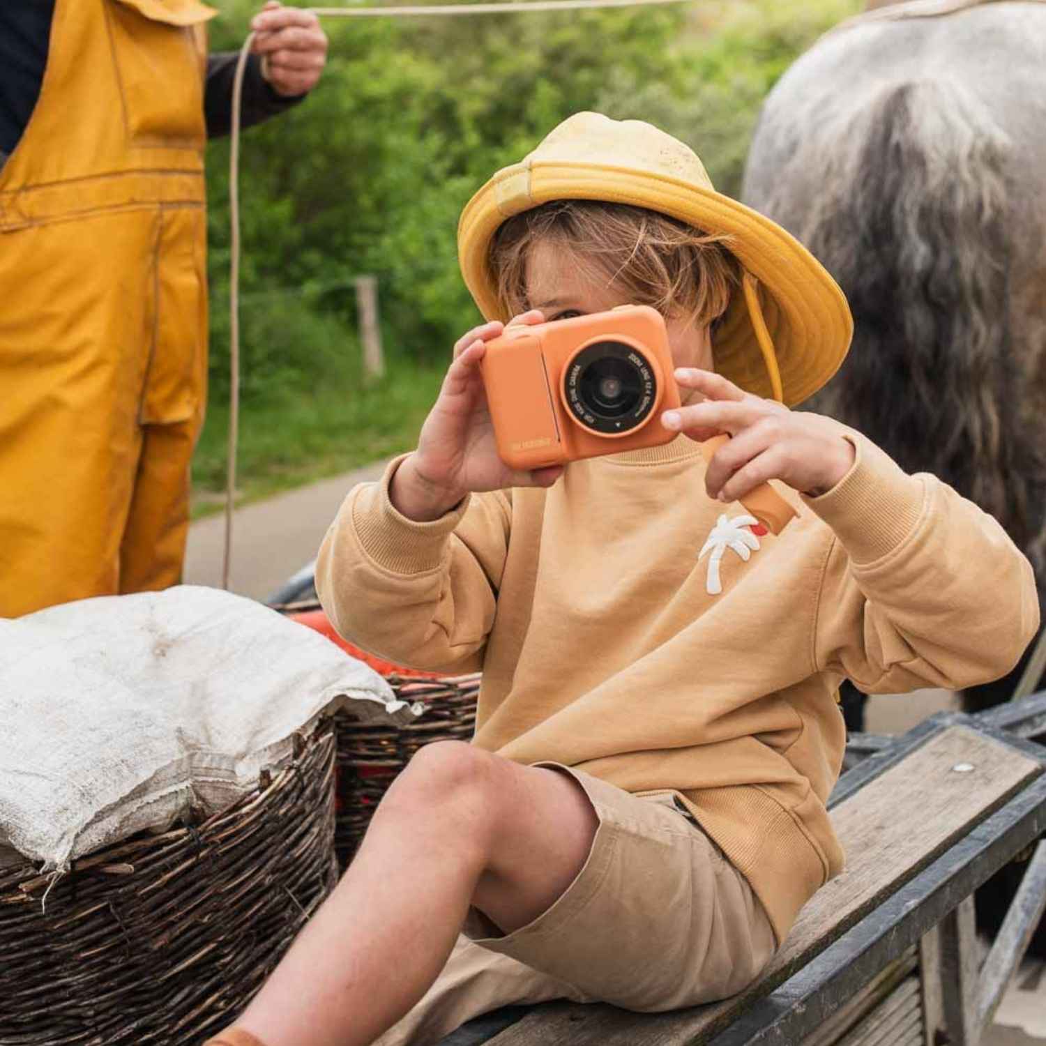 Cámara Digital de Impresión Instantánea Zorro (48MP, Sin Tinta)

La&nbsp;Cámara Digital de Impresión Instantánea es la herramienta ideal para la creatividad. Permite a los niños capturar, grabar e imprimir fotos al instante en papel térmico, sin necesidad de costosos cartuchos ni de esperar a que se sequen.