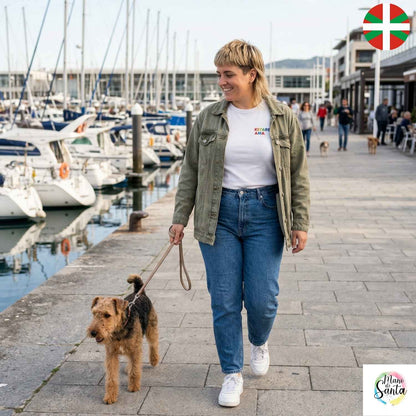 Camiseta Personalizada para Mamá ENTALLADA EUSKERA Blanca "NOMBRE-(R)EN AMA (Nombre)" - Bordado Arcoiris Premium