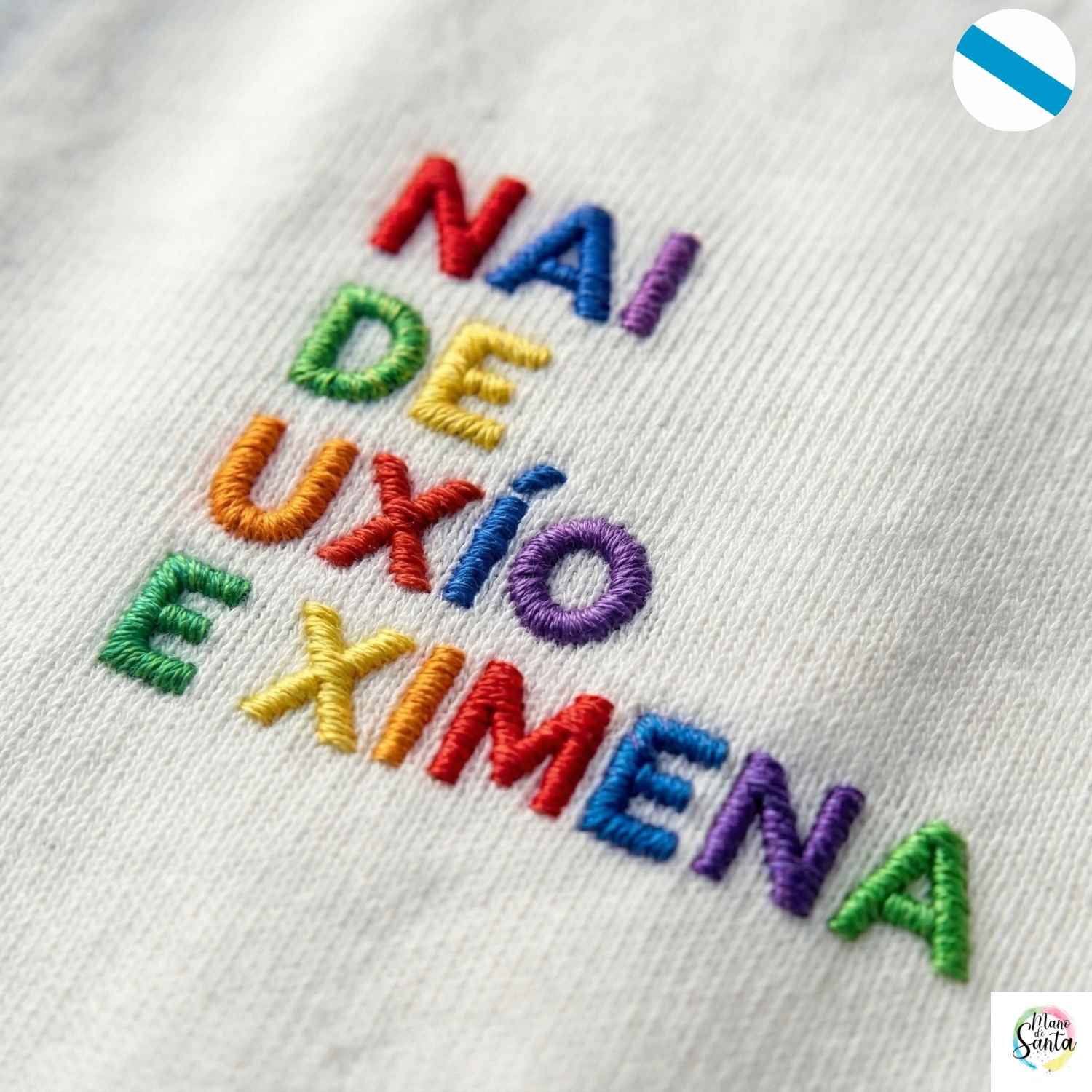 Camiseta Personalizada para Mamá ENTALLADA EN GALEGO Blanca "NAI DE (Nombre)"– El Regalo Perfecto con Bordado Único