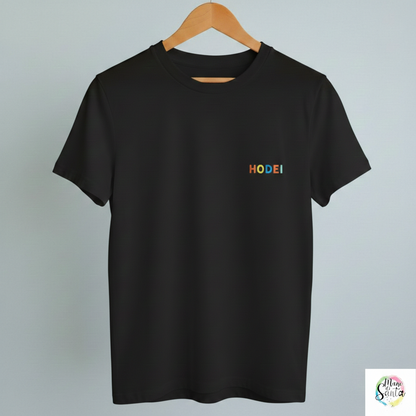 Compra la camiseta infantil personalizada con nombre bordado en relieve multicolor de Mano de Santa. Algodón premium 100% resistente y suave para niños.