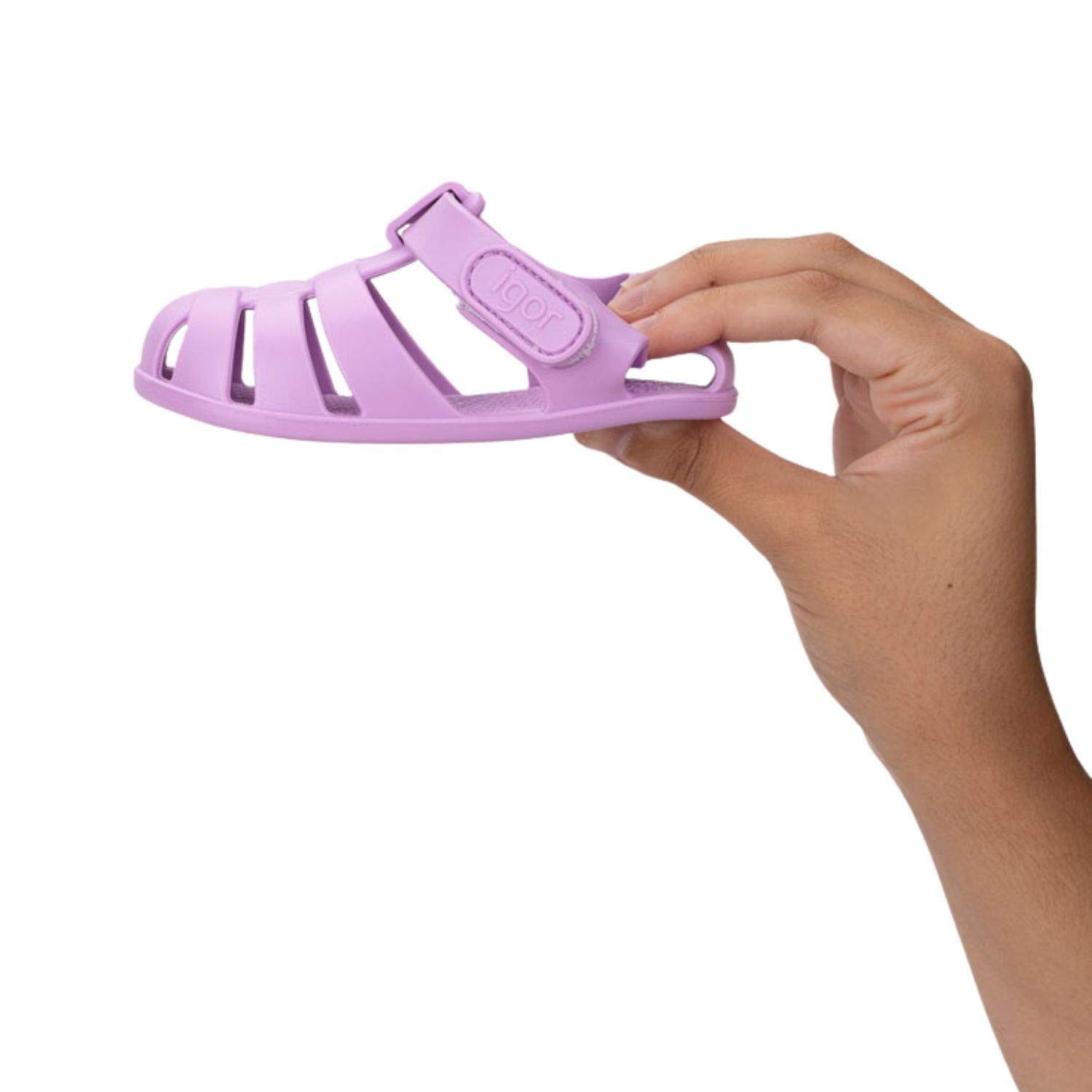 Cangrejeras BAREFOOT RESPETUOSA Solid Malva de Igor! Fabricadas en España con un mínimo del 50% de plástico PVC libre de BPA y ftalatos, son muy blanditas, cómodas y de alta calidad. ¡Por fin un modelos de inspiración Barefoot para nuestras cangrejeras favoritas!
