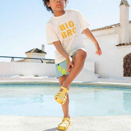 Prepara a tus peques para el verano con las Cangrejeras BAREFOOT RESPETUOSA vainilla de Igor! Fabricadas en España con un mínimo del 50% de plástico PVC libre de BPA y ftalatos, son muy blanditas, cómodas y de alta calidad. ¡Por fin un modelos de inspiración Barefoot para nuestras cangrejeras favoritas!