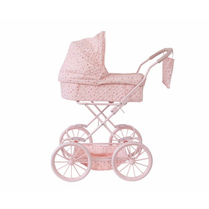 Carrito para Muñecas Vintage Flowers – Monnëka 🧺

Edad recomendada: A partir de 3 años
Dimensiones: 77 x 42 x 90 cm
Capazo: 52 x 23,5 cm
Altura del manillar: 80 cm
Incluye: 1 carrito con capazo plegable