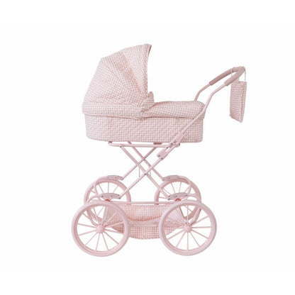  Carrito para Muñecas Vintage Vichy – Monnëka 🧺

Edad recomendada: A partir de 3 años
Dimensiones: 77 x 42 x 90 cm
Capazo: 52 x 23,5 cm
Altura del manillar: 80 cm
Incluye: 1 carrito con capazo plegable