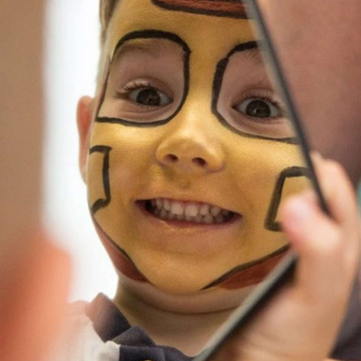 Compra la pintura de cara infantil Namaki con certificación bio. Maquillaje al agua natural, hipoalergénico y fácil de retirar para disfraces infantiles seguros.