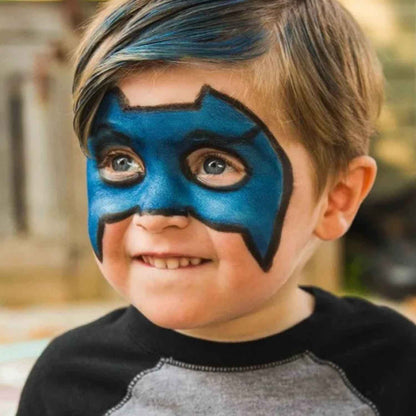 Compra la pintura de cara infantil Namaki con certificación bio. Maquillaje al agua natural, hipoalergénico y fácil de retirar para disfraces infantiles seguros.