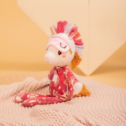 ¡Dale a tu pequeño los sueños más mágicos junto a Lena, el amiguito que brilla la noche! Este adorable peluche de apego con forma de unicornio no solo es extra suave, sino que su pijama luminiscente transforma la hora de dormir en un espectáculo encantador. ¡Buenas noches y dulces sueños garantizados! lifestyle