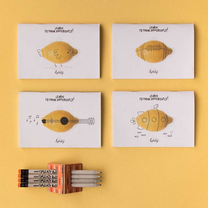 Creativity Battle de Londji es mucho más que un juego de dibujo; es un gimnasio para la imaginación. ¿Qué ves en un simple limón? ¿Un submarino, un ovni o quizás un pájaro amarillo? Este juego creativo de Londji desafía a niños y adultos a mirar más allá de lo evidente.