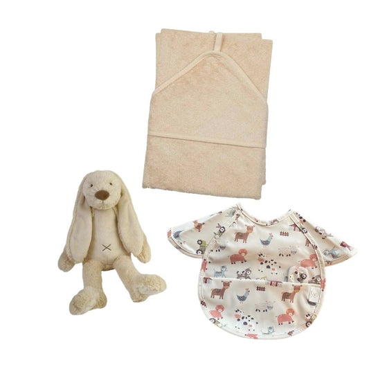 pack en tonos beige:&nbsp;Peluche de apego, capa de baño y babero impermeable es la opción perfecta, una combinación ideal de los que serán los 3 productos indispensables en los primeros meses de vida (y durante mucho tiempo) de ese adorable bebé.