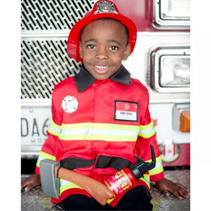 Convierte a los más pequeños en los héroes de la ciudad con el Disfraz de Bombero o Bombera con accesorios para 5-6 años. Este conjunto completo está diseñado para estimular la imaginación y la creatividad de niños y niñas, permitiéndoles recrear emocionantes rescates y situaciones de emergencia en un entorno seguro y divertido.