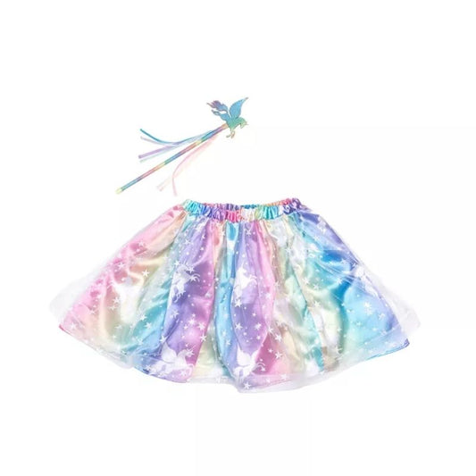 precioso conjunto de falda arcoíris y varita unicornio mágico! Diseñado para desatar la imaginación de los más pequeños, este disfraz transforma cualquier momento en una aventura llena de ilusión y color.

La falda vaporosa en tonos pastel brilla con un diseño encantador y cuenta con una cintura elástica que garantiza comodidad y ajuste perfecto para niñas y niños de 4 a 6 años.