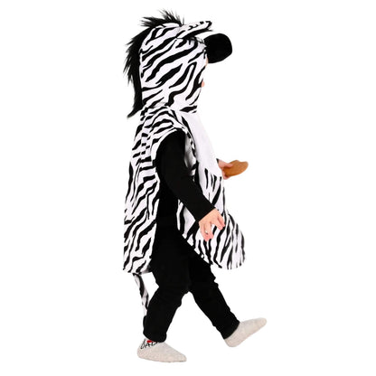  Este disfraz de Den Goda Fen destaca por su tejido de máxima suavidad, ideal para cuidar la sensibilidad de los peques de 1 a 4 años. Su capucha con orejitas y crin, junto a la graciosa cola trasera, completan un look lleno de encanto para Carnaval o para el baúl de disfraces de casa