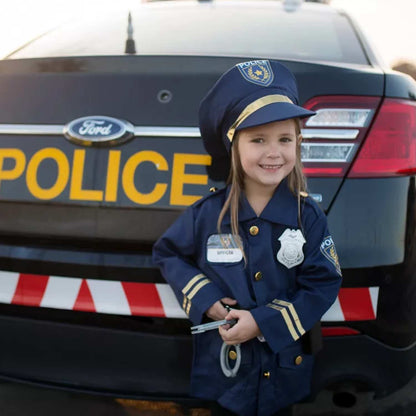 El Disfraz de Policía con Accesorios para niños de 5-6 años es la opción perfecta para potenciar el juego simbólico y la diversión en cualquier ocasión. Ya sea para Carnaval, fiestas temáticas o el día a día, este set permite a los más pequeños sumergirse en un mundo de aventuras donde la justicia y el orden son los protagonistas.