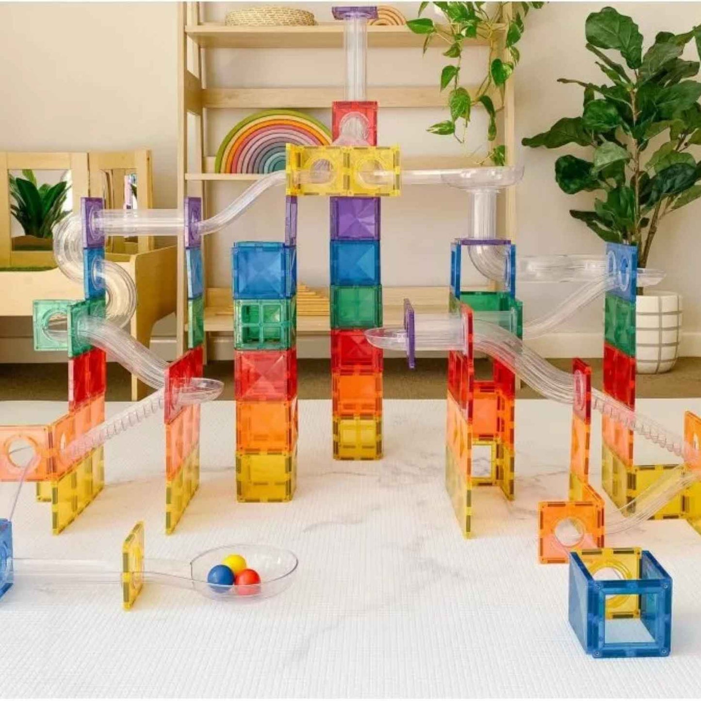  Pista de Bolas Connetix Rainbow (92 Piezas)

El&nbsp;Pack Pista de Bolas Connetix de 92 piezas es el juego de construcción magnética ideal para que niños y niñas exploren la ciencia, la ingeniería y el movimiento. Crea infinitas estructuras de toboganes y observa la acción a través de sus tubos transparentes. 