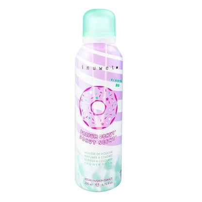 Sumérgete en una nube de suavidad con la mousse de ducha de Donuts INUWET. Su textura tipo chantilly hace que ducharse sea un placer esponjoso, mientras que el aloe vera y la glicerina cuidan e hidratan tu piel. Con más del 92 % de ingredientes naturales, es vegana, fabricada en Francia y apta para toda la familia desde los 3 años. ¡Dale a tu piel un baño de ternura y un aroma delicioso! Espuma de ducha aroma Donuts Inuwet.