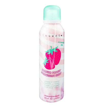 Sumérgete en una nube de suavidad con la mousse de ducha de Donuts INUWET. Su textura tipo chantilly hace que ducharse sea un placer esponjoso, mientras que el aloe vera y la glicerina cuidan e hidratan tu piel. Con más del 92 % de ingredientes naturales, es vegana, fabricada en Francia y apta para toda la familia desde los 3 años. ¡Dale a tu piel un baño de ternura y un aroma delicioso! Espuma de ducha aroma Donuts Inuwet.