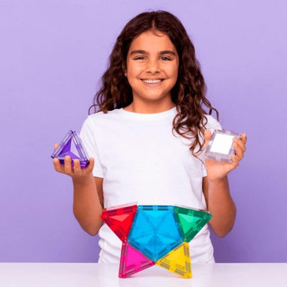 Light Star Pack – Connetix (Juego de construcción con pieza de luz recargable)

A partir de 3 años 👶🏼✨

Incluye 27 piezas: triángulos, cuadrados, pentágonos y una estrella luminosa

Pieza central con luz recargable USB 🔋💡

Compatible con Connetix, Imanix y Magna-Tiles

Perfecto para juego libre, mesas de luz y aprendizaje STEAM

Plástico ABS de grado alimenticio, libre de BPA y ftalatos

Diseño biselado: más resistente a arañazos y con mejor refracción de luz 🌈