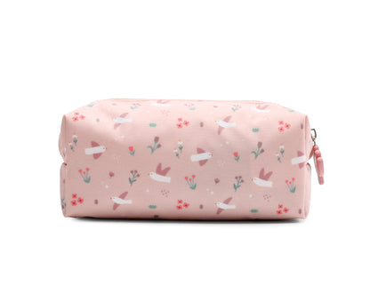El estuche escolar de la colección Tutete Blossom Birds (pájaros) es perfecto para los peques, ya que podrán llenarlo con lápices, bolígrafos, rotuladores y todo lo que necesiten para su día a día en el cole. 