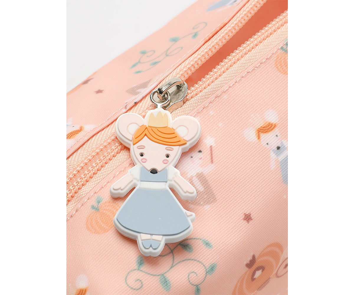 El estuche escolar de la colección Tutete Mouse Fairies (Cenicienta) es perfecto para los peques, ya que podrán llenarlo con lápices, bolígrafos, rotuladores y todo lo que necesiten para su día a día en el cole