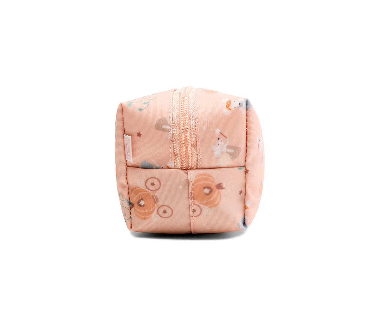 El estuche escolar de la colección Tutete Mouse Fairies (Cenicienta) es perfecto para los peques, ya que podrán llenarlo con lápices, bolígrafos, rotuladores y todo lo que necesiten para su día a día en el cole