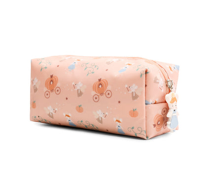 El estuche escolar de la colección Tutete Mouse Fairies (Cenicienta) es perfecto para los peques, ya que podrán llenarlo con lápices, bolígrafos, rotuladores y todo lo que necesiten para su día a día en el cole