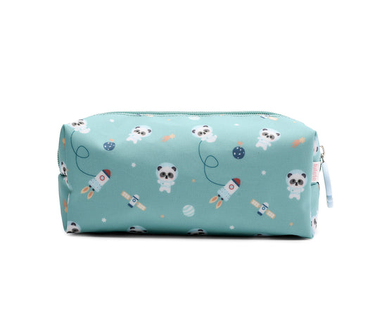 El estuche escolar de la colección Tutete Pandas in the space (Pandas) es perfecto para los peques, ya que podrán llenarlo con lápices, bolígrafos, rotuladores y todo lo que necesiten para su día a día en el cole.