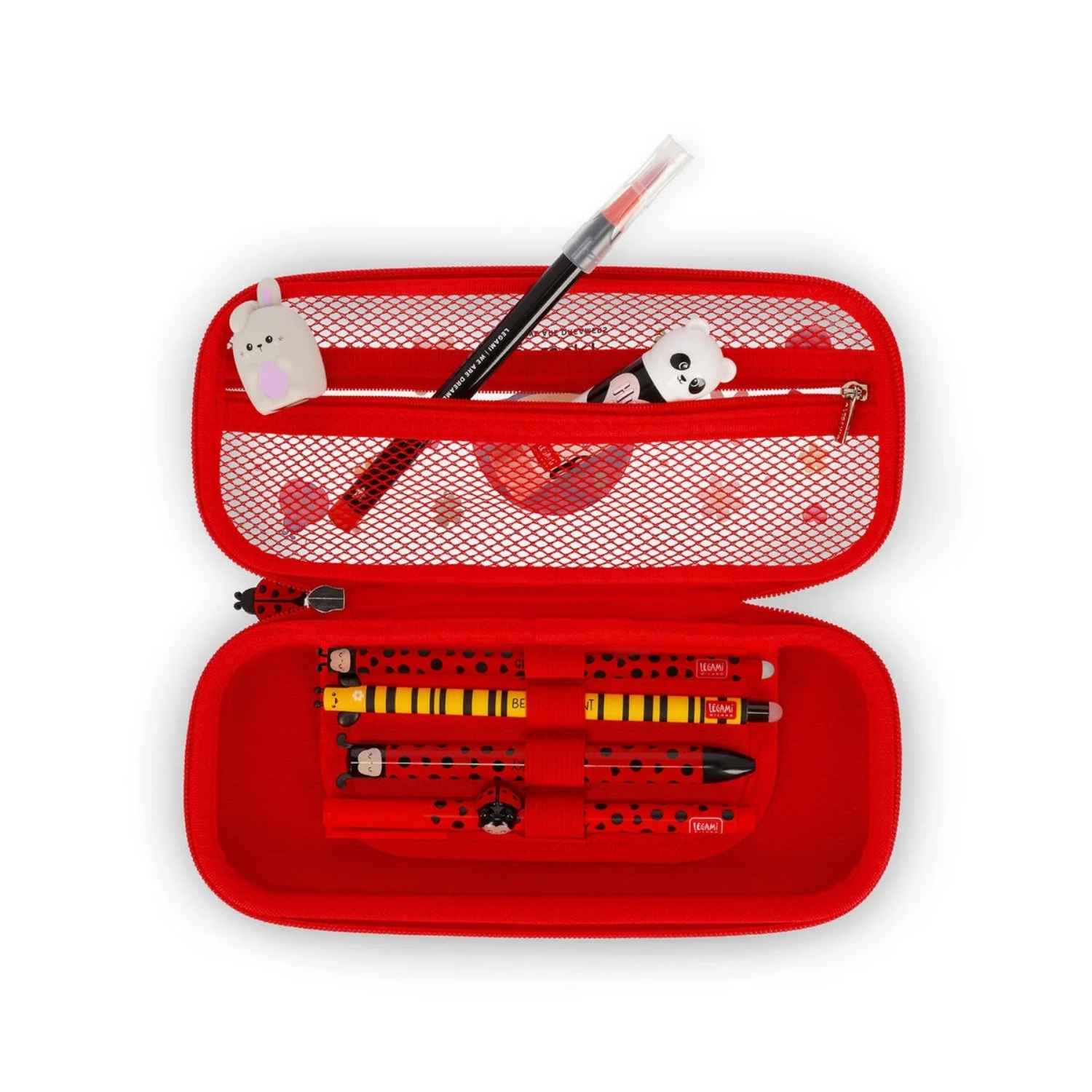 Consigue el Estuche Rígido Ladybug Wonderwow de Legami. Con organizador interno, bolsillo de malla y protección antigolpes. El estuche transparente perfecto para un escritorio ordenado.