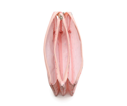 Estuche de 3 Compartimentos Blossom Birds (Pájaros) de Tutete en Mano de Santa, el accesorio imprescindible para la vuelta al cole. Este estuche escolar personalizable destaca por su diseño amplio de triple compartimento con una sola cremallera principal y un tirador decorativo temático, perfecto para que l