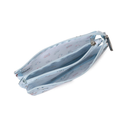 El Estuche de 3 Compartimentos Tutete es ideal para llevar todo el material necesario al cole. Con una cremallera central que abre 3 compartimentos separados, incluyendo uno adicional al centro con cremallera. La cremallera principal cuenta con un tirador en forma de mariquita de la divertida colección City cars, ideal para abrir y cerrar fácilmente. Además, ¡puedes personalizarlo con el nombre de tu peque!