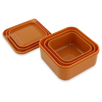 set de 3 fiambreras nido es perfecto para organizar las meriendas de los más peques, ya sea en el cole, en casa o de paseo. Cada cajita viene con su propia tapa decorada y es ideal para llevar desde un pequeño snack hasta una porción completa de fruta o sándwich.