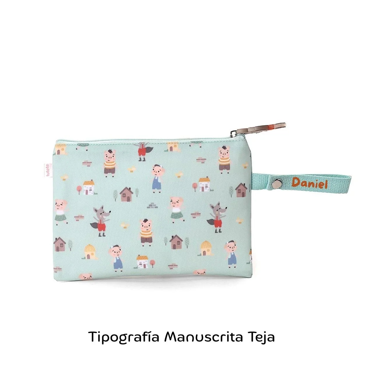 la funda para bocadillo Impermeable Los tres cerditos Personalizable de Tutete es justo lo que necesitas.


Bolsita de interior impermeable para llevar el bocadillo o fruta al colegio y no usar papel de aluminio ni bolsas de plástico que tanto contaminan. Una opción ecológica y muy divertida para proteger el medio ambiente.