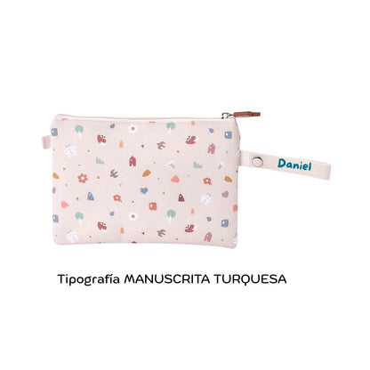 ¡No busques más! Si necesitas una bolsita pequeña resistente y personalizable para el almuerzo de tu pequeño, la funda para bocadillo Impermeable GEOMETRIC NATURE Personalizable de Tutete es justo lo que necesitas.


Bolsita de interior impermeable para llevar el bocadillo o fruta al colegio y no usar papel de aluminio ni bolsas de plástico que tanto contaminan. Una opción ecológica y muy divertida para proteger el medio ambiente.