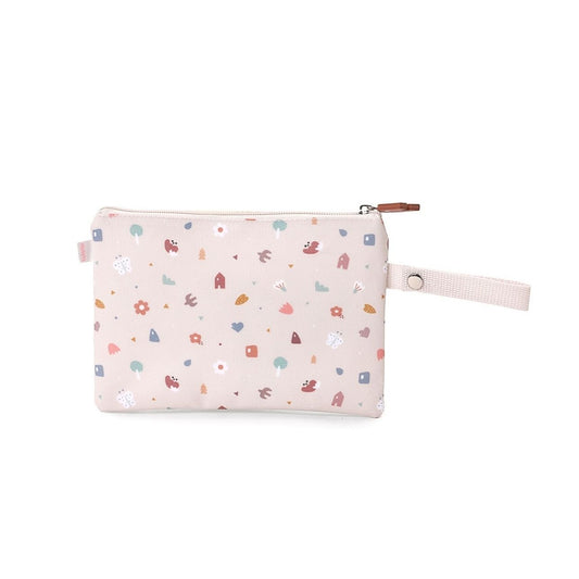 ¡No busques más! Si necesitas una bolsita pequeña resistente y personalizable para el almuerzo de tu pequeño, la funda para bocadillo Impermeable GEOMETRIC NATURE Personalizable de Tutete es justo lo que necesitas.


Bolsita de interior impermeable para llevar el bocadillo o fruta al colegio y no usar papel de aluminio ni bolsas de plástico que tanto contaminan. Una opción ecológica y muy divertida para proteger el medio ambiente.