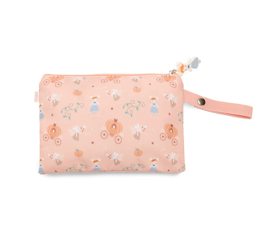 a funda para bocadillo Impermeable Mouse fairies (Cenicienta) Personalizable de Tutete es justo lo que necesitas.


Bolsita de interior impermeable para llevar el bocadillo o fruta al colegio y no usar papel de aluminio ni bolsas de plástico que tanto contaminan.