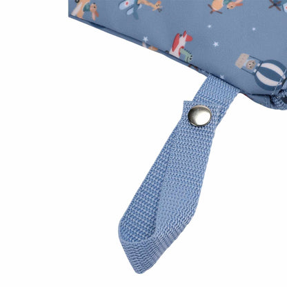 funda para bocadillo Impermeable Planes (aviones) Personalizable de Tutete es justo lo que necesitas.


Bolsita de interior impermeable para llevar el bocadillo o fruta al colegio y no usar papel de aluminio ni bolsas de plástico que tanto contaminan. Una opción ecológica y muy divertida para proteger el medio ambiente.