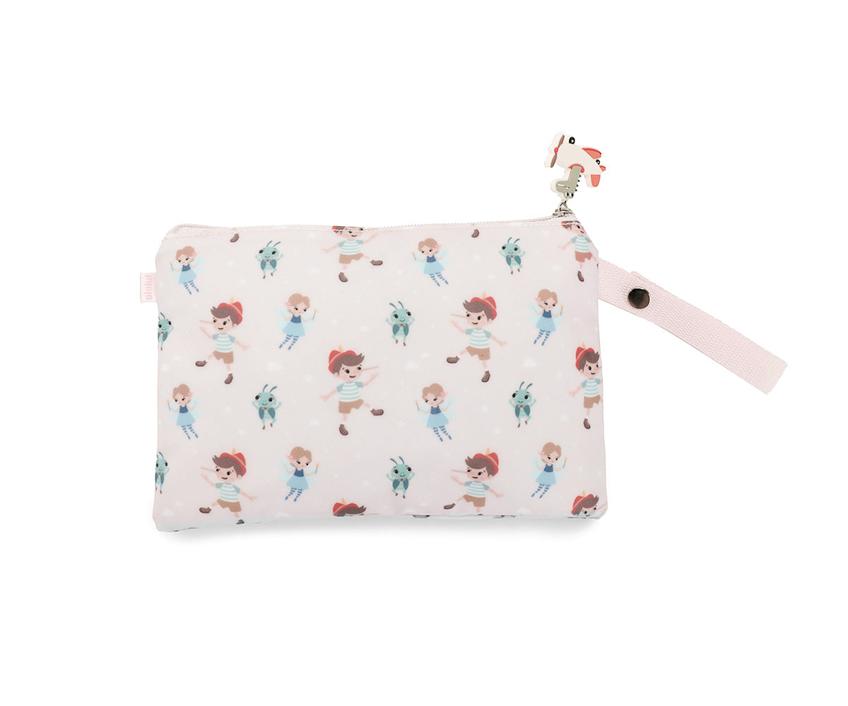  funda para bocadillo Impermeable Wooden Boy (Pinocho) Personalizable de Tutete es justo lo que necesitas.


Bolsita de interior impermeable para llevar el bocadillo o fruta al colegio y no usar papel de aluminio ni bolsas de plástico que tanto contaminan. Una opción ecológica y muy divertida para proteger el medio ambiente. 